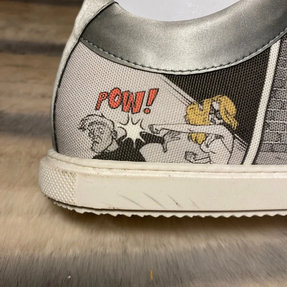 Red Needle Comic Book Print‎ Canvas Low Top Sneakers Unisex size 38EU
